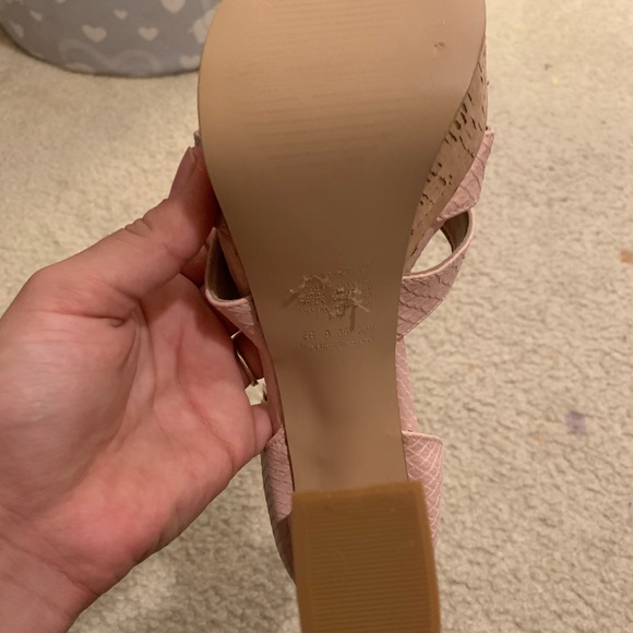 Heels - Picture 3 of 3